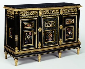 Jedna z pary szaf z płytami pietra dura z końca XVII w., ok. 1810 r. (dąb, sosna i buk fornirowane hebanem i mahoniem)